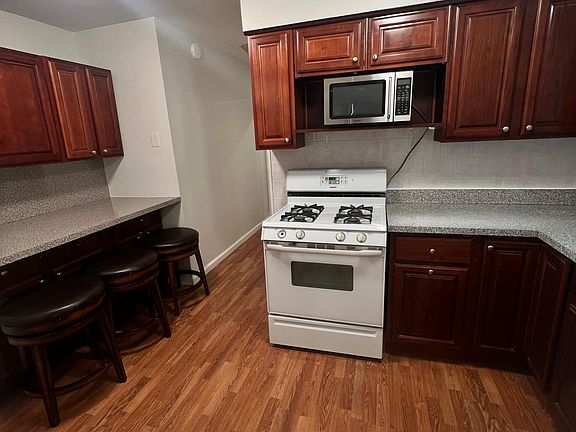 4th image of 39 Devens St Floor 2