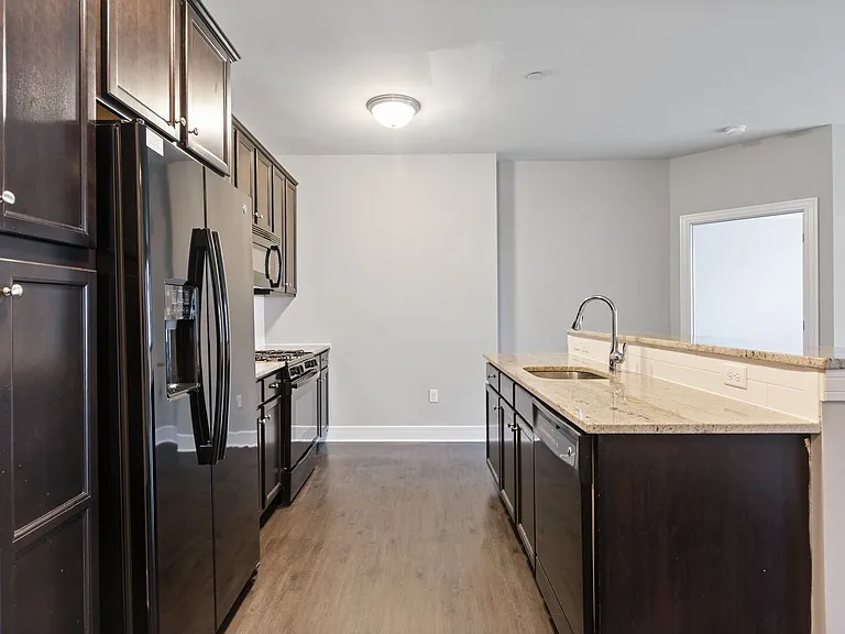 Essex Chase Apartments — Photo 16