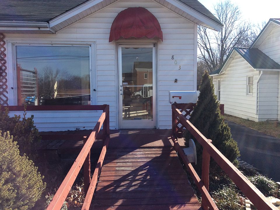 1st image of 803 E Wood St