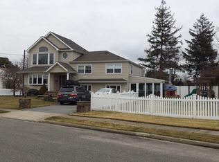 3227 Neptune Ave, Oceanside, NY 11572