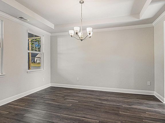4th image of 822 Belle Dr.