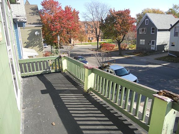 2nd image of 472 Connecticut St APT 3