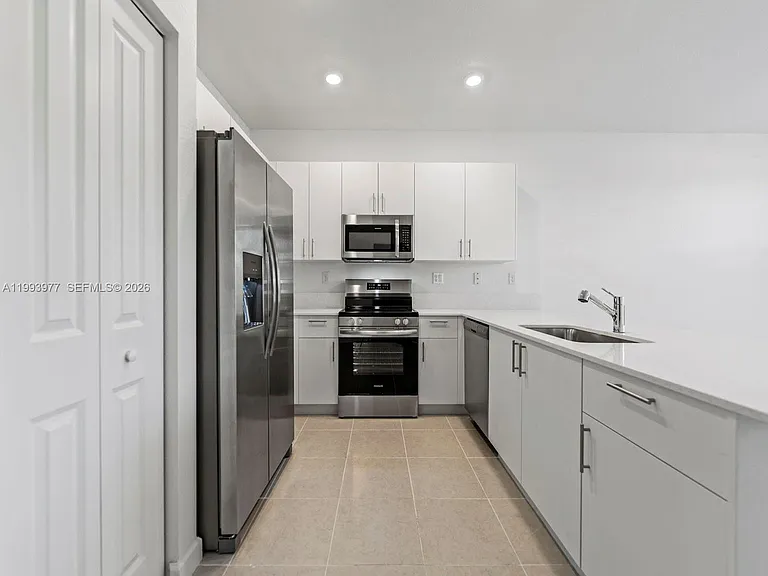1533 SE 27th Rd — Photo 1