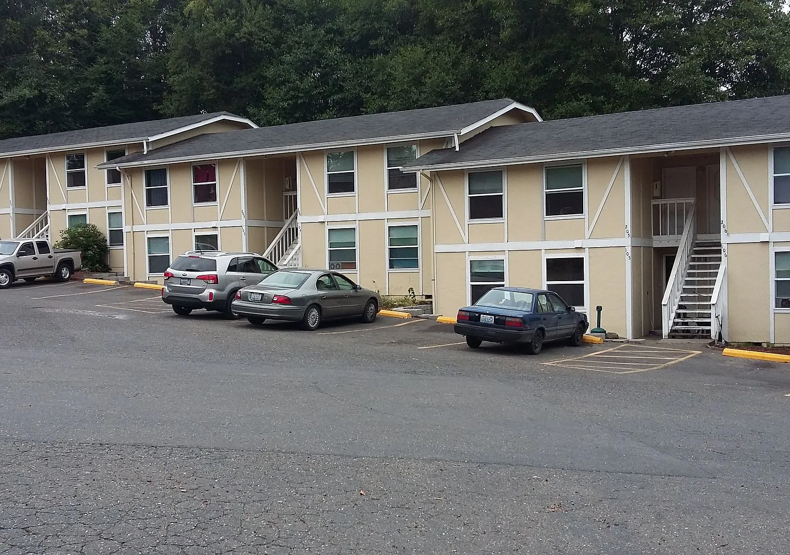 2 Bedroom 1 Bath Apartment in Port Orchard! — Photo 1