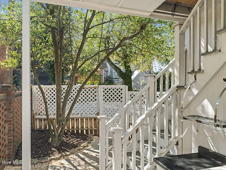 308 Dock St #LOWER — Photo 42