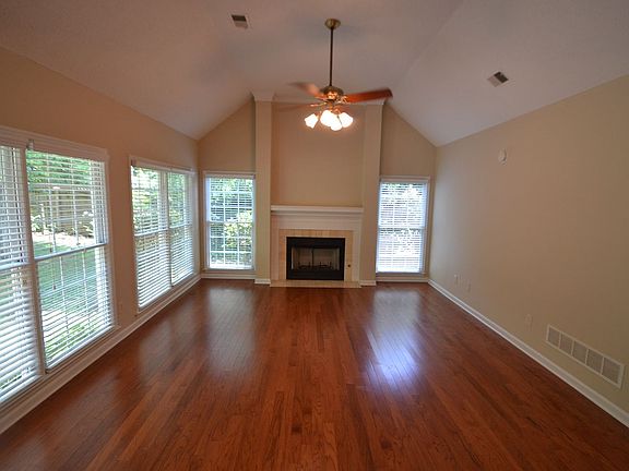 2nd image of 1215 Wynford Colony SW
