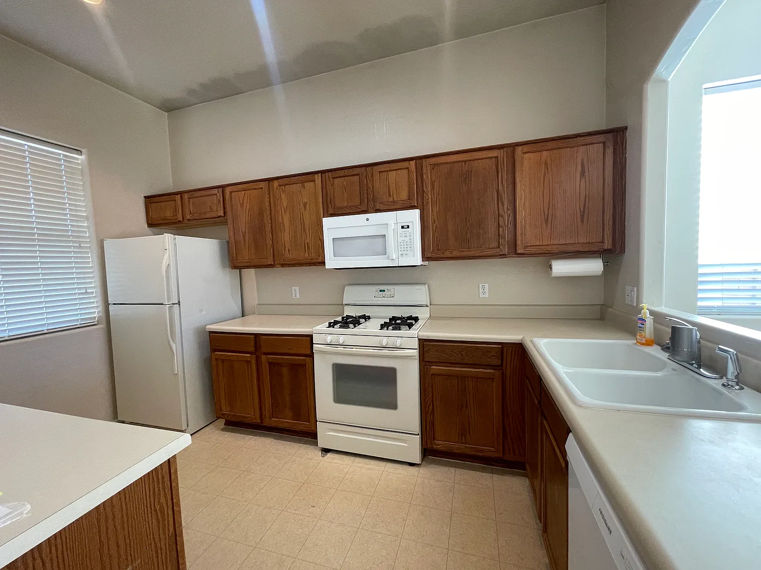 3 bed, 1223 sqft, $2,200 — Photo 2