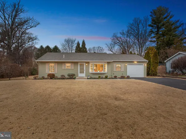 111 Maple Ln, New Britain, PA 18901