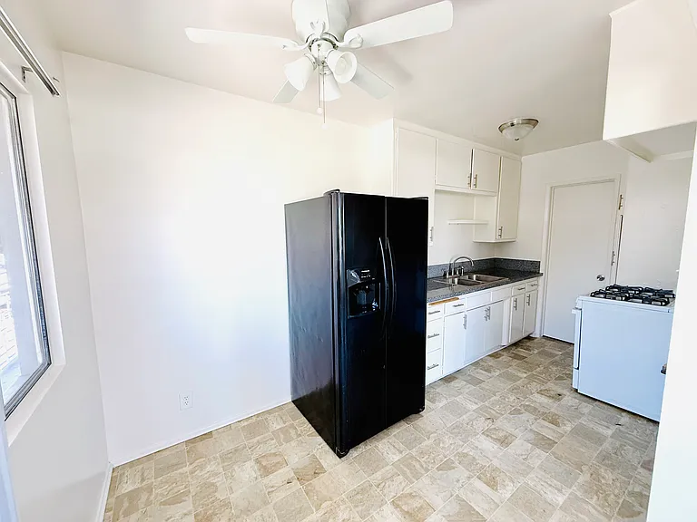 13635 Runnymede St #8 — Photo 3
