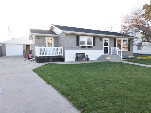 2806 I Ave, Kearney, NE 68847