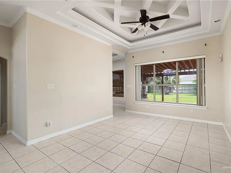1011 Regal Dr — Photo 3