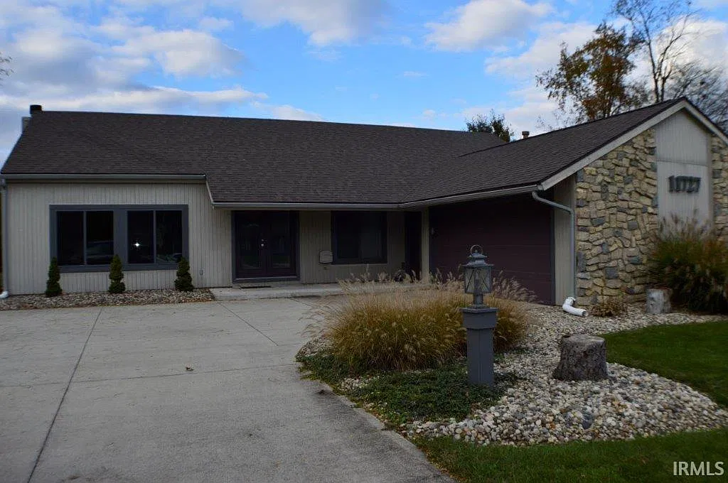 4 bed, 2.0 bath, 1964 sqft, $2,500 — Photo 1