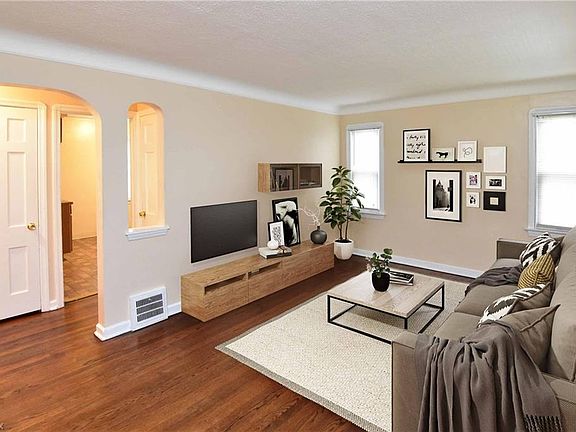 4th image of 13202 Highlandview Ave
