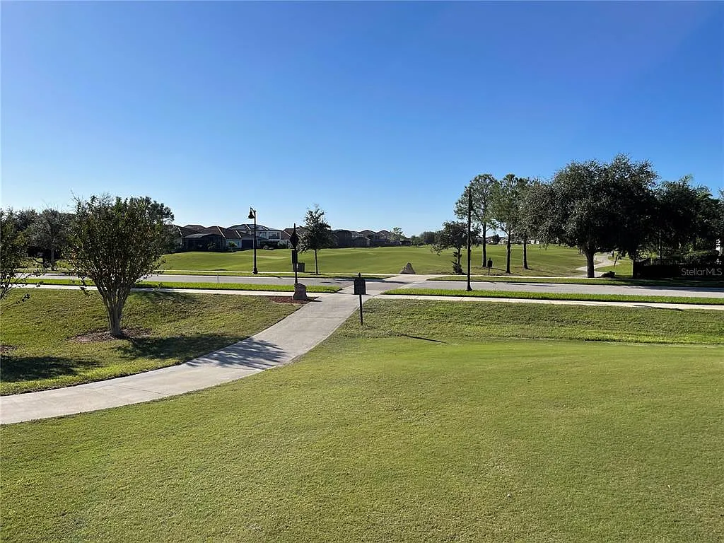 3 bed, 2.0 bath, 2003 sqft, $4,000 — Photo 4
