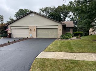6105 Carriage Green Way, Rockford, IL 61108