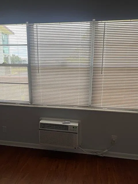 1 bed, 1.5 bath, 720 sqft, $1,390 — Photo 3