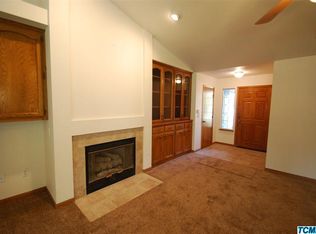 925 W Victor Ave, Visalia, CA 93277