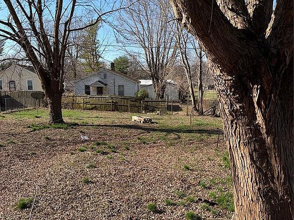 4th image of 611 Bluff Rd
