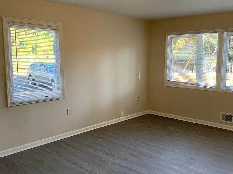 166 Anderson Ave NW — Photo 8