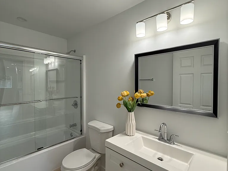 16918 Bassett St #16916 — Photo 4