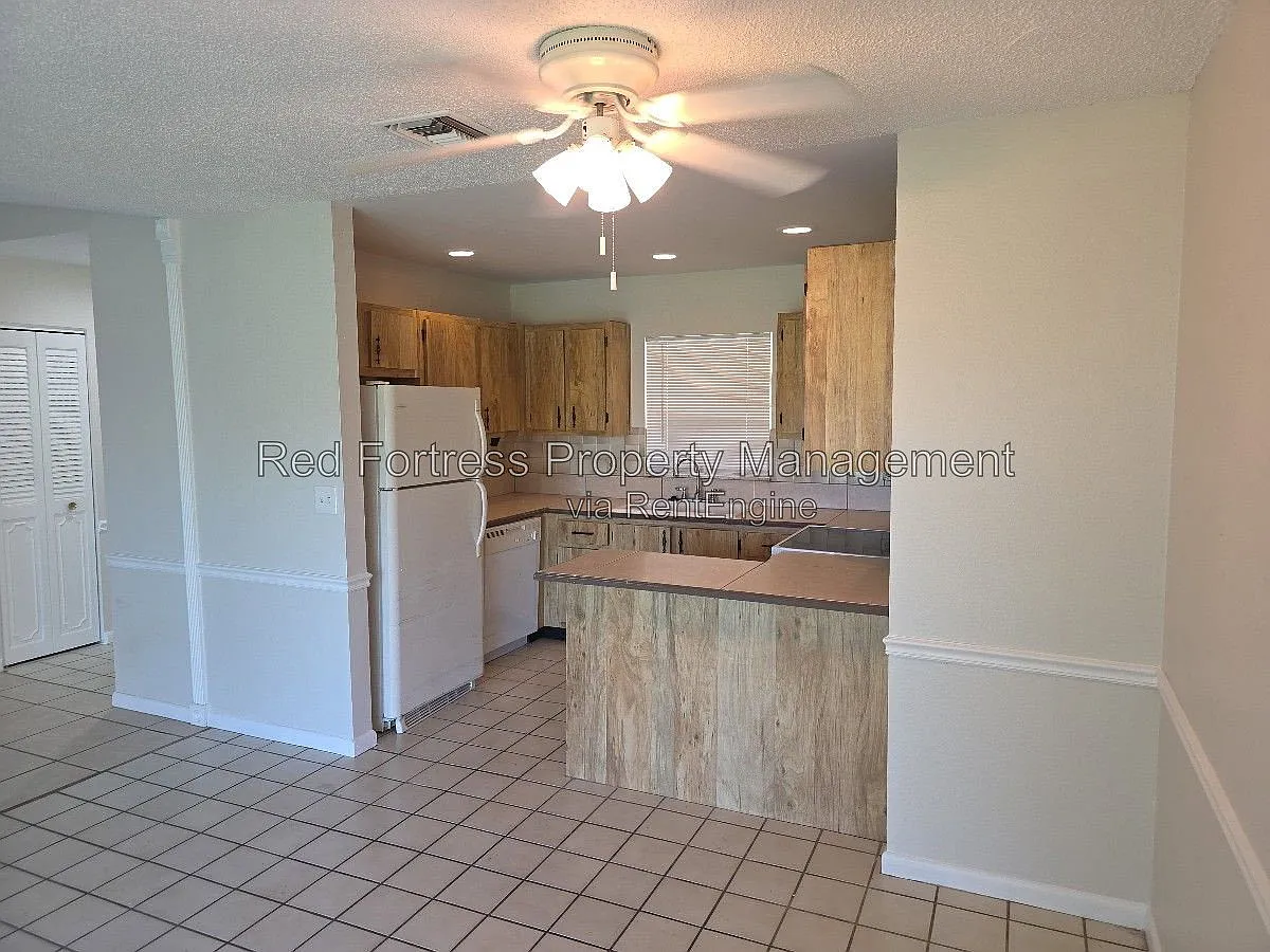 3 bed, 2.0 bath, 1255 sqft, $1,499 — Photo 2