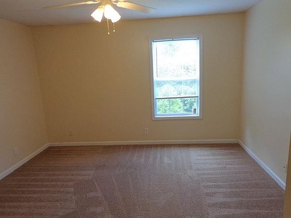 4th image of 916 Kingsbury Dr APT D