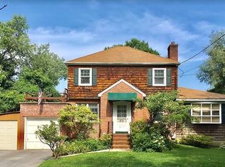 32-17 Douglas Rd, Douglaston, NY 11363