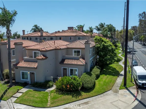 704 Lake St APT 61, Huntington Beach, CA 92648