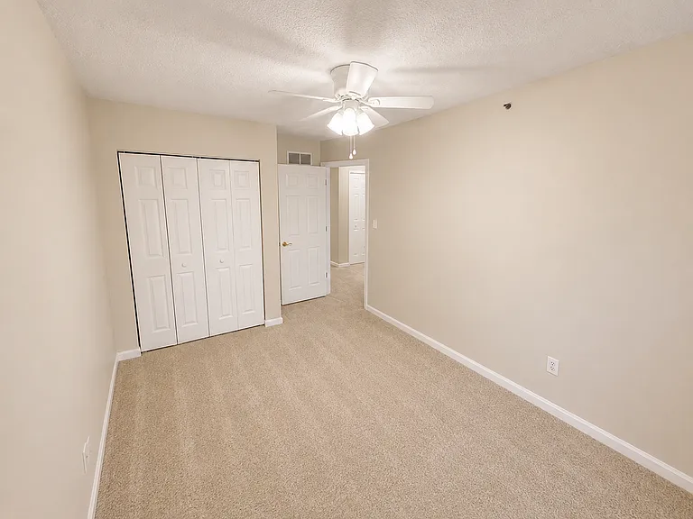 208 Meadowview Dr — Photo 17