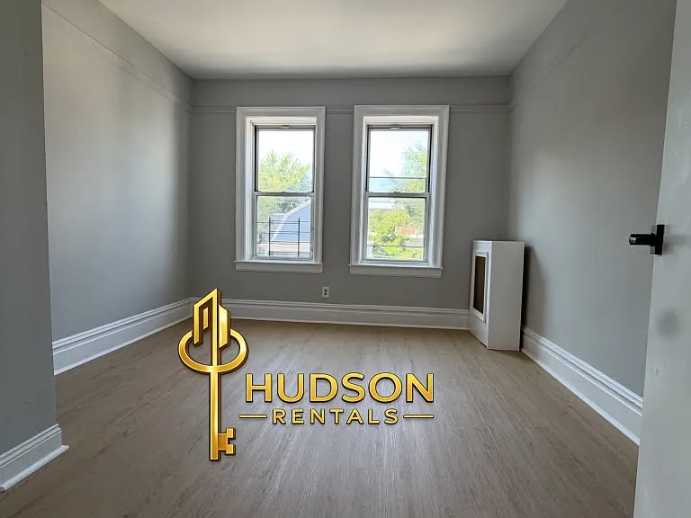 240 Claremont Ave #35 — Photo 3