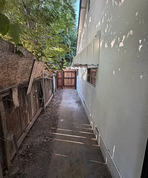 550 Las Palmas Ave — Photo 17