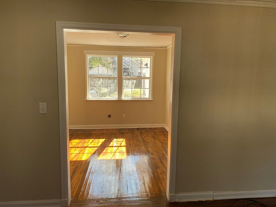 2nd image of 2128 Windsor Ave #2128