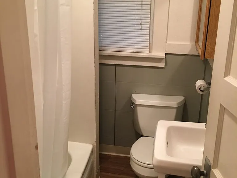 4555 NE 85th Ave — Photo 7