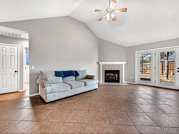 3rd image of 431 Woods Dr