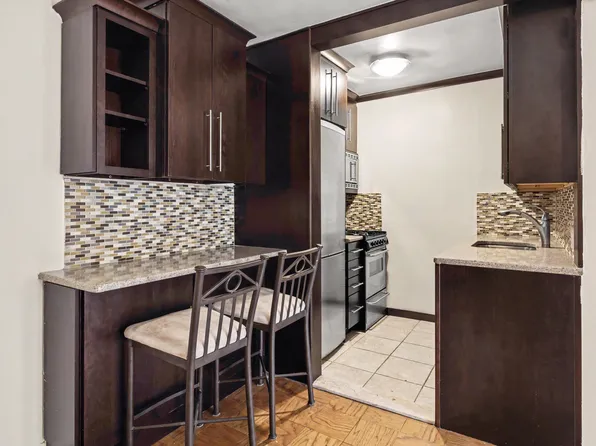 201 East 36th Street image 1 of 7