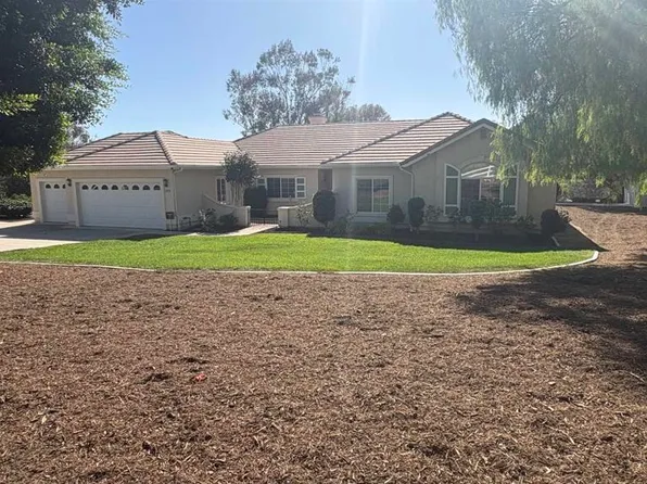 1352 Tierra Roja Dr, Fallbrook, CA 92028