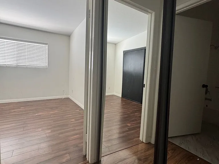 5250 Bellingham Ave — Photo 6