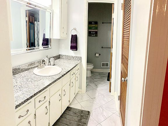 Master bath with granite