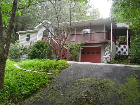 557 Grayce Ln, Hiawassee, GA 30546