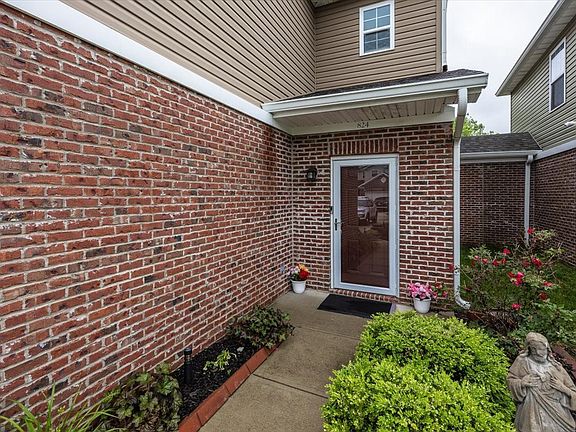 2nd image of 824 Baden Manor Dr