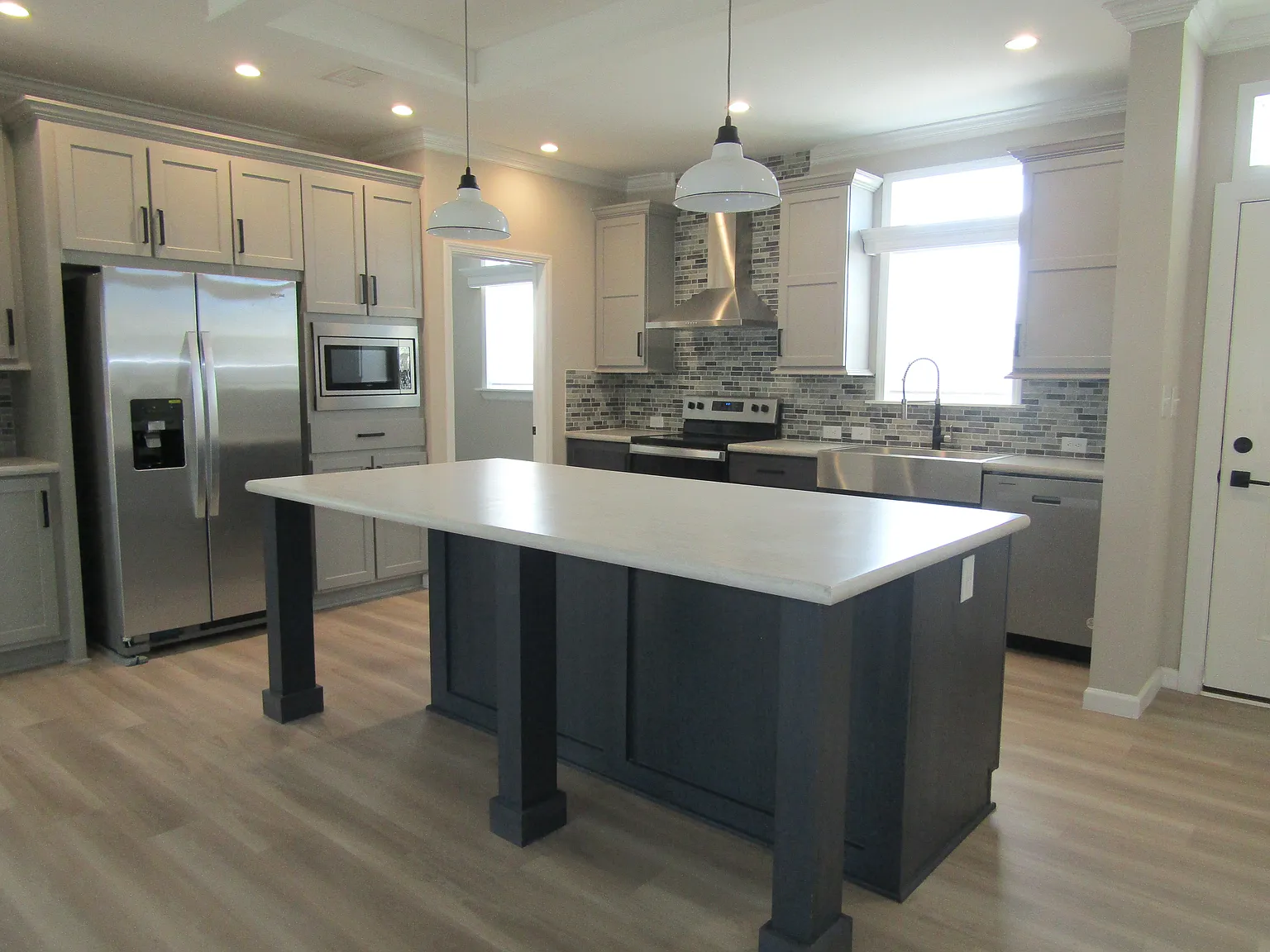 3 bed, 2.0 bath, 1380 sqft, $2,500 — Photo 2