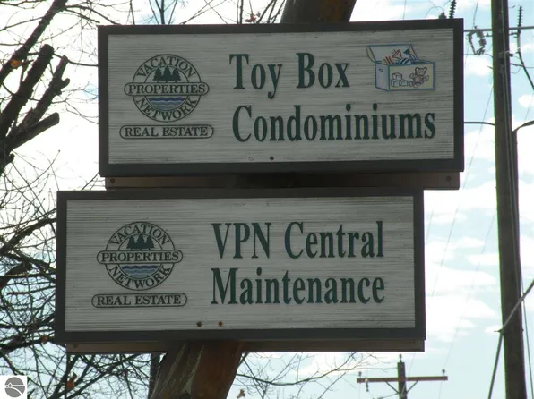 6177 Shanty Creek Rd, Bellaire, MI 49615