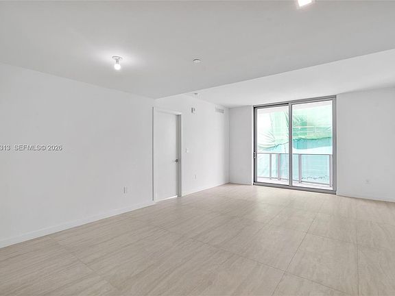 4th image of 77 SE 5th St #4206