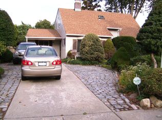 15 Disc Ln, Wantagh, NY 11793