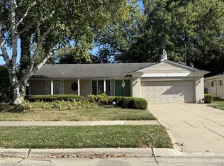 21560 Van K Dr, Grosse Pointe Woods, MI 48236