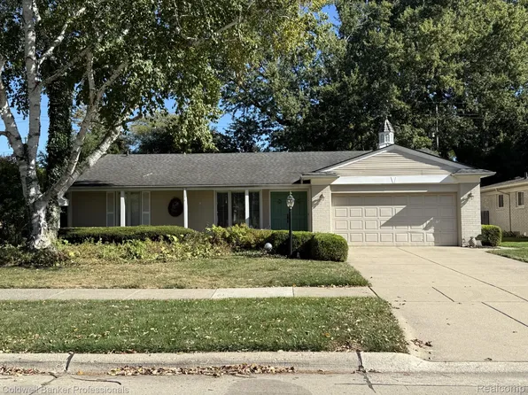 21560 Van K Dr, Grosse Pointe Woods, MI 48236