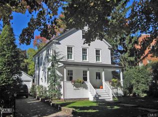 490 Pequot Ct, Southport, CT 06890