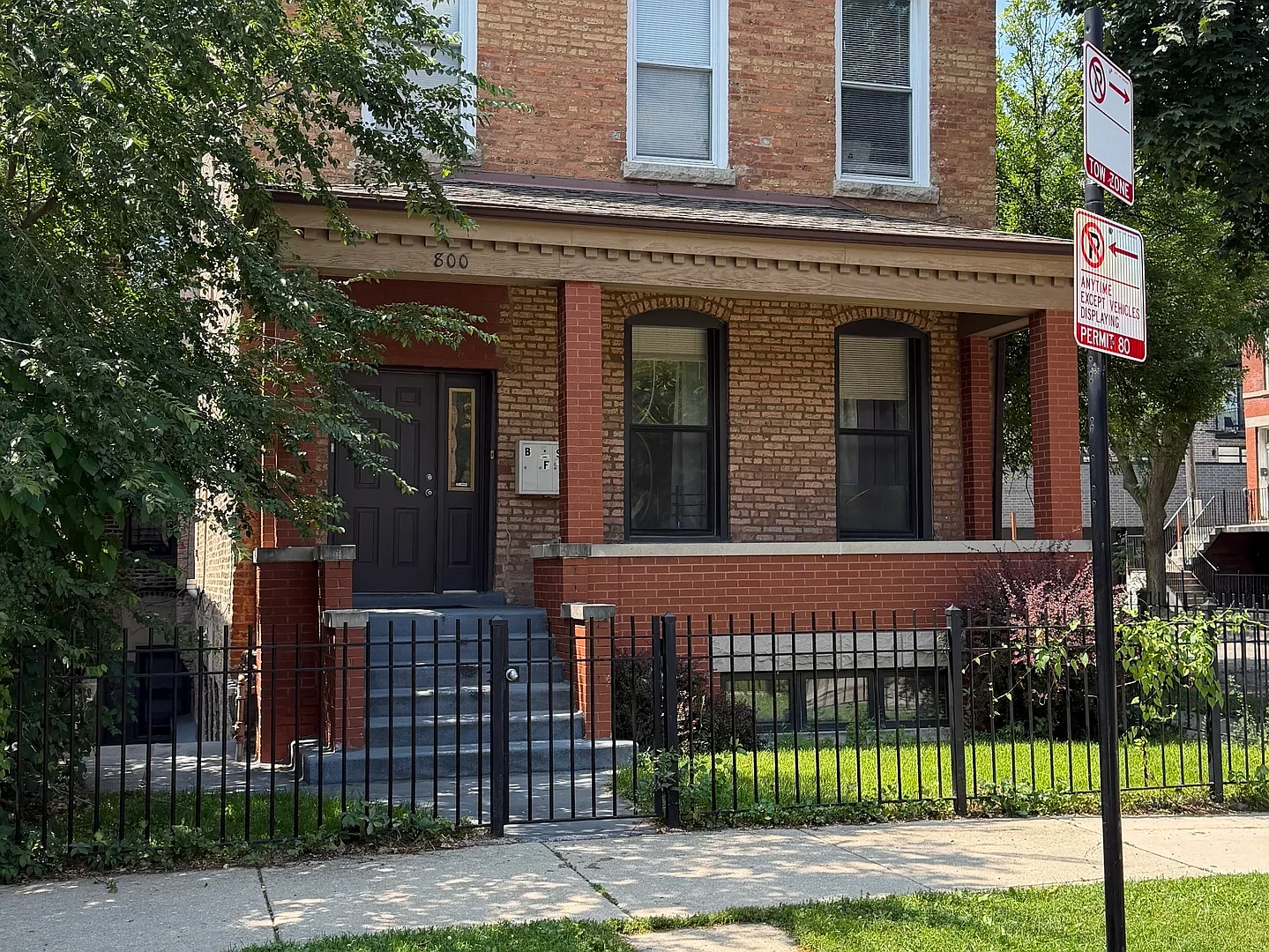 4 bed, 2000 sqft, $2,800 — Photo 1