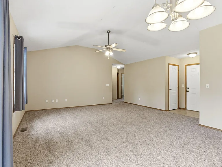 1215 S 14th Ave — Photo 8