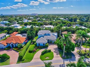586 S Golf Dr, Naples, FL 34102